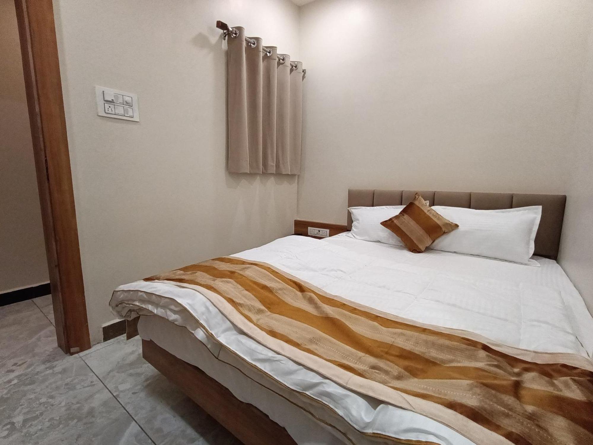 Shree Shyamraj Hotel Удджайн Экстерьер фото