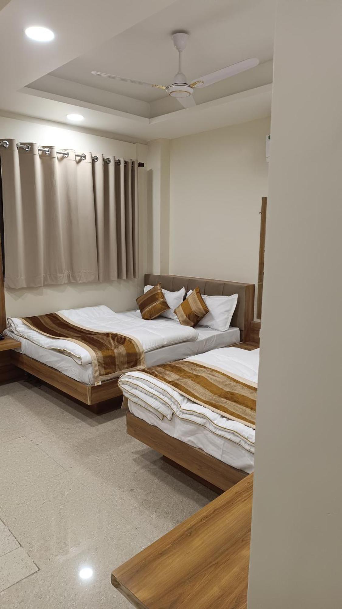 Shree Shyamraj Hotel Удджайн Экстерьер фото