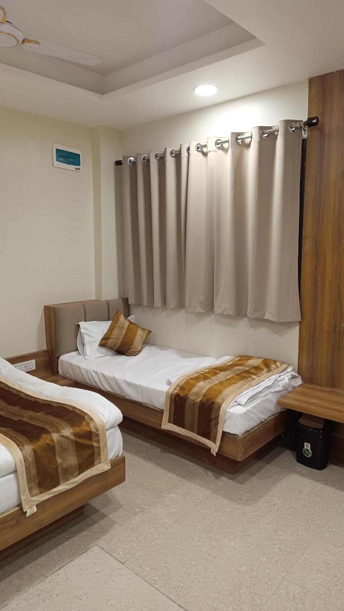 Shree Shyamraj Hotel Удджайн Экстерьер фото