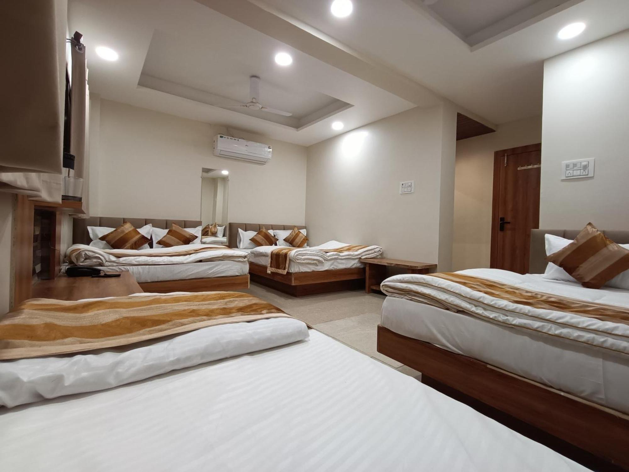 Shree Shyamraj Hotel Удджайн Экстерьер фото