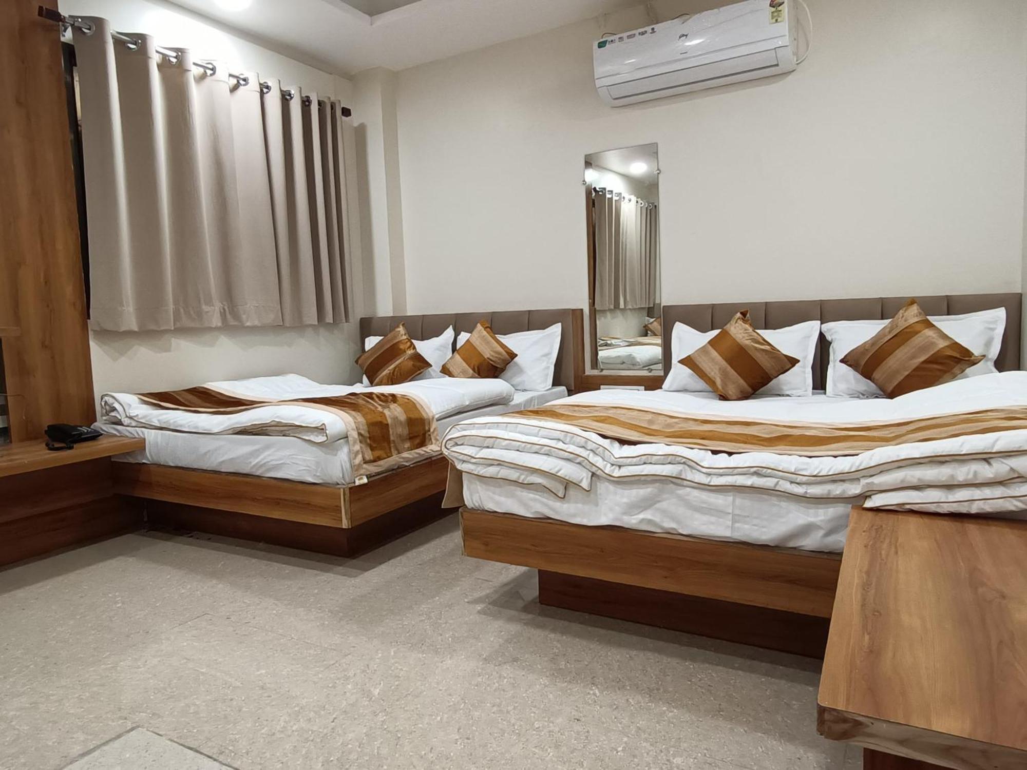 Shree Shyamraj Hotel Удджайн Экстерьер фото