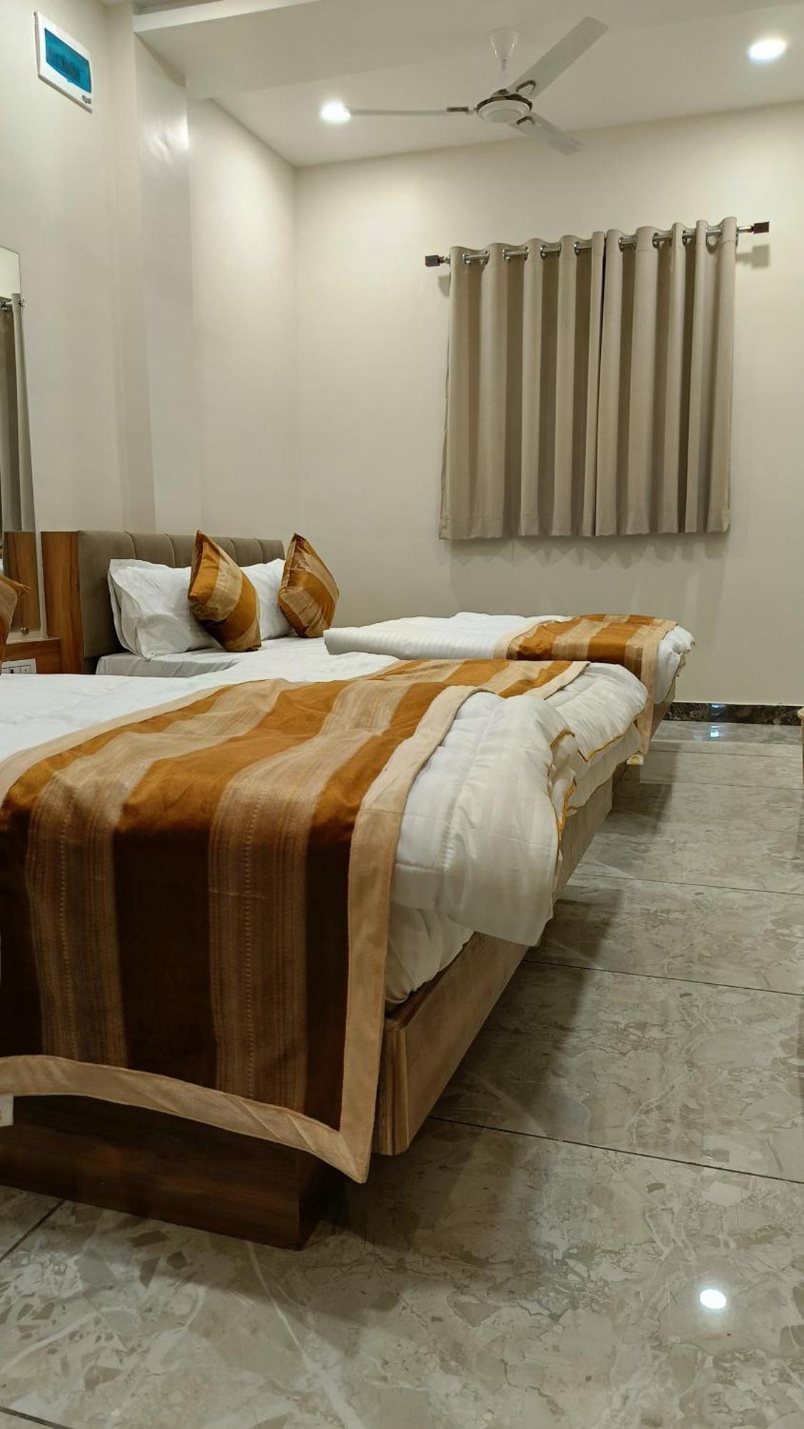 Shree Shyamraj Hotel Удджайн Экстерьер фото