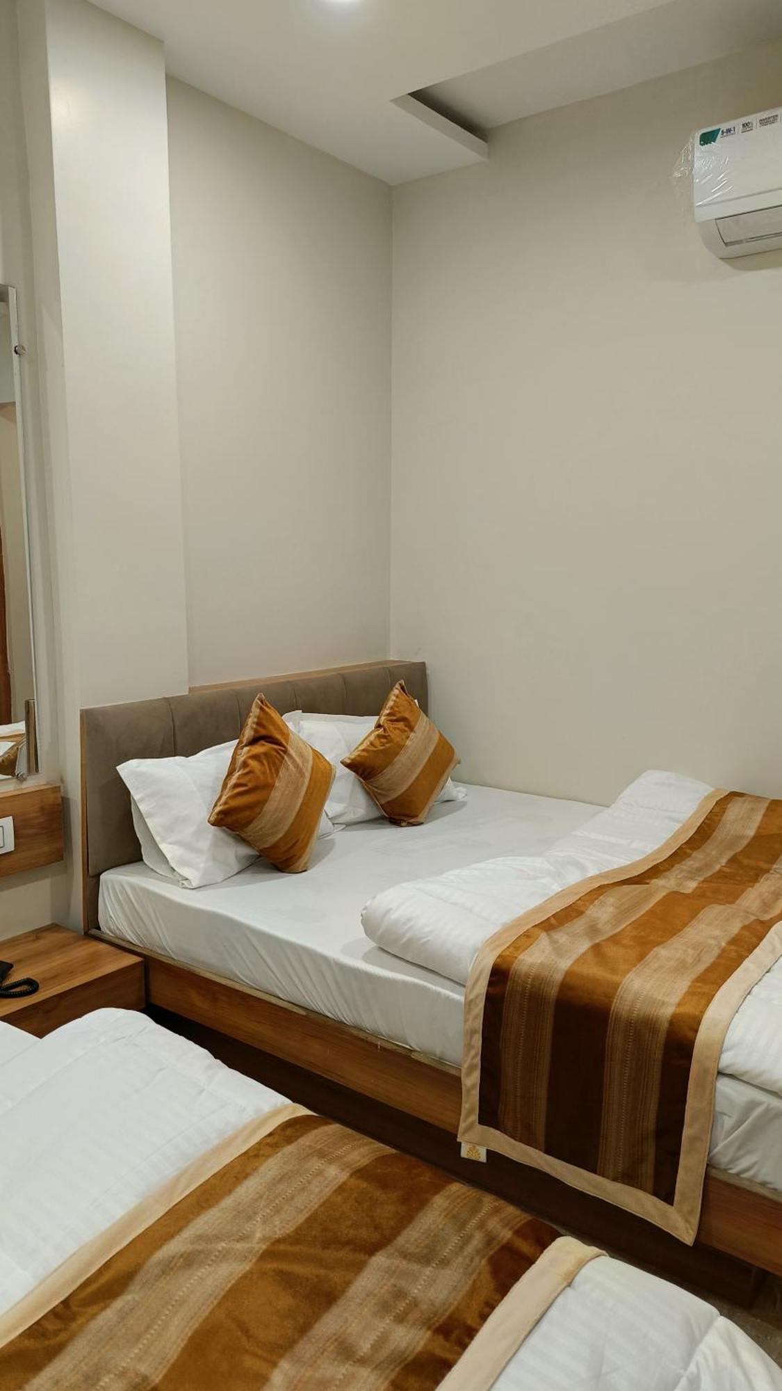 Shree Shyamraj Hotel Удджайн Экстерьер фото