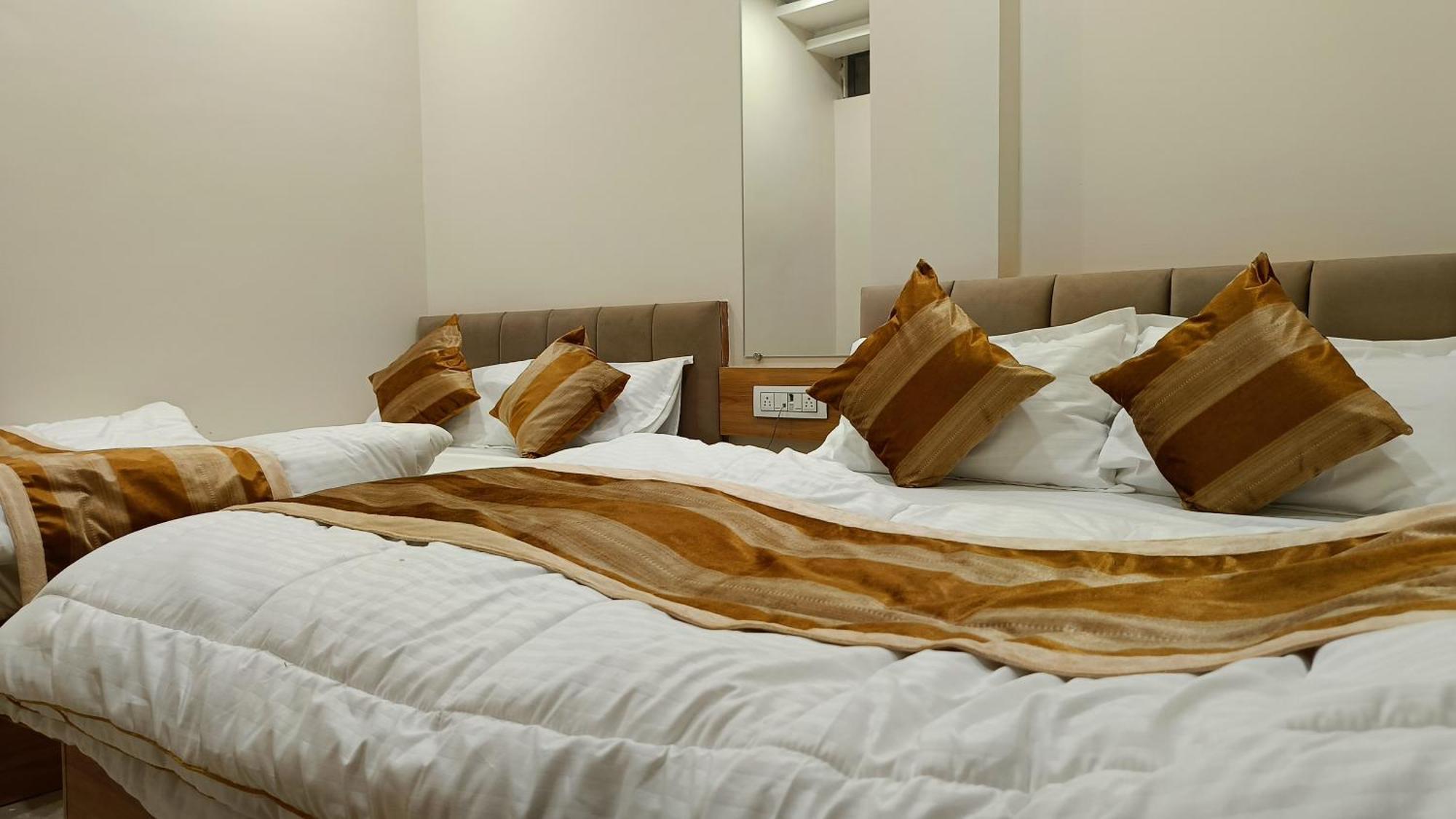 Shree Shyamraj Hotel Удджайн Экстерьер фото