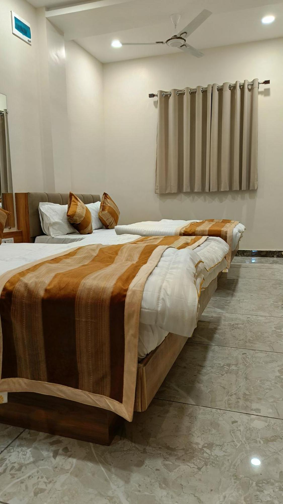 Shree Shyamraj Hotel Удджайн Экстерьер фото