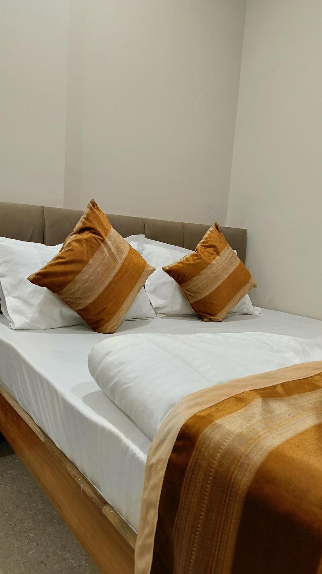 Shree Shyamraj Hotel Удджайн Экстерьер фото